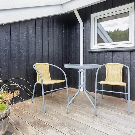 4 Person In Lokken-by Traum *