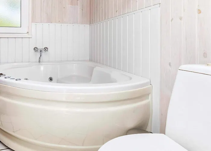 4 Person In Lokken-by Traum *