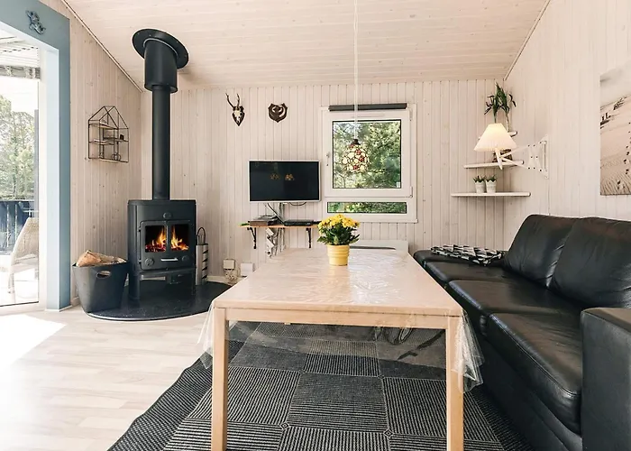 4 Person In Lokken-by Traum